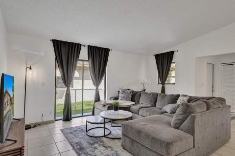 1115 NE 1st Court #B, Hallandale Beach FL - photo 23 of 31