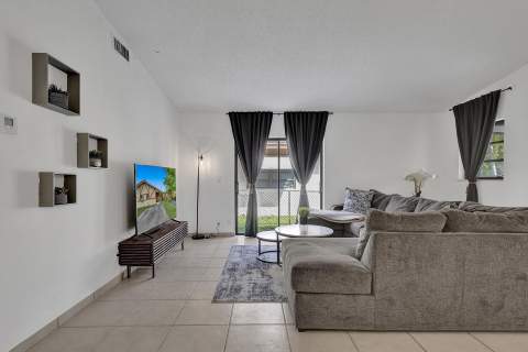 1115 NE 1st Court #B, Hallandale Beach FL - photo 24 of 31