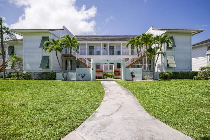 1 bedroom Condominium at 170 Cypress Point Drive, Cypress Point at PGA National, Palm Beach Gardens — photo 2
