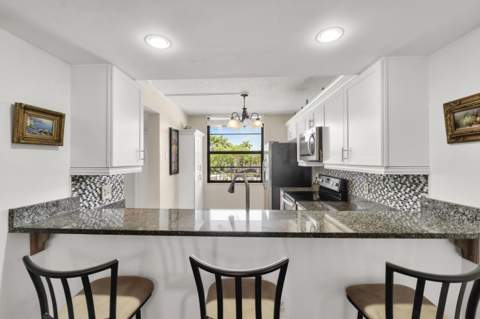 3716 Whitehall Drive #202, West Palm Beach FL - photo 12 of 27