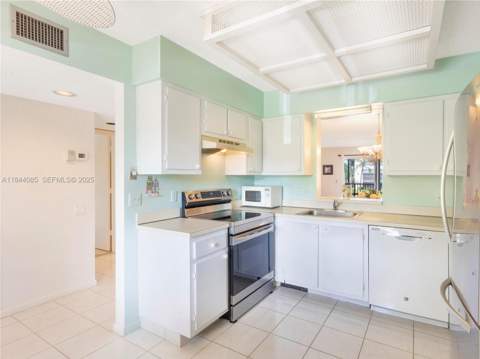 14360 Strathmore Lane #203, Delray Beach FL - photo 13 of 41