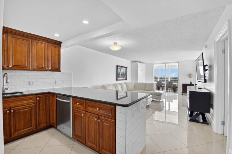 1 bedroom Condominium at 5500 NW 2nd Avenue #718, Boca Teeca Condo 3, Boca Raton — photo 2