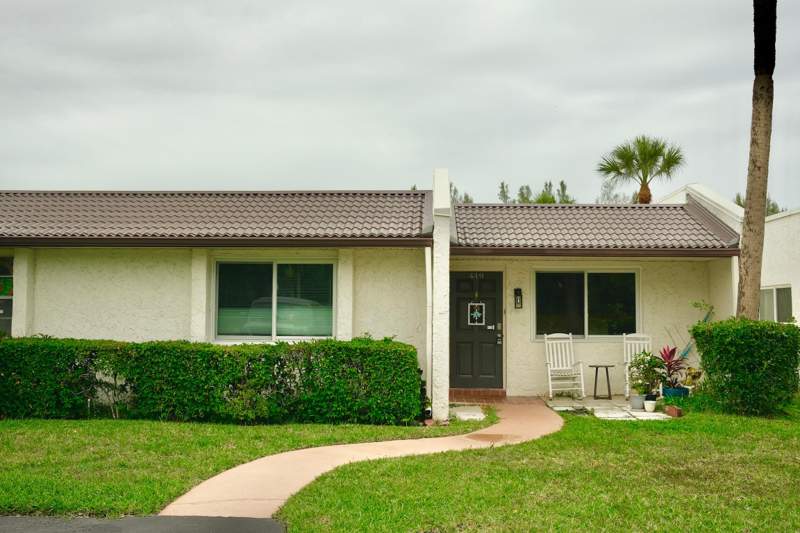 2 bedroom Condominium at 449 Golden River Drive, Golden Lakes Village Condo B C D, West Palm Beach — photo 2
