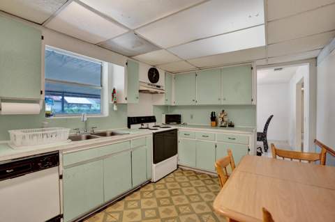 2886 Floral Road, Lake Worth FL - photo 13 of 51