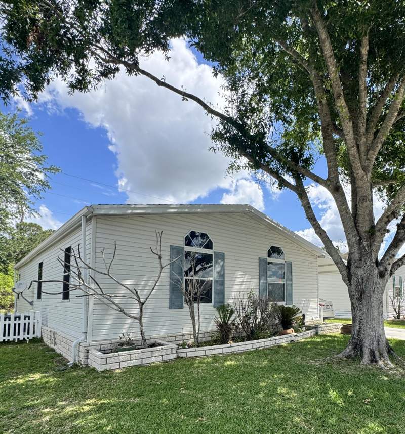 2 bedroom Mobile Home at 15146 Aguila Avenue, Spanish Lakes Fairways, Fort Pierce — photo 4