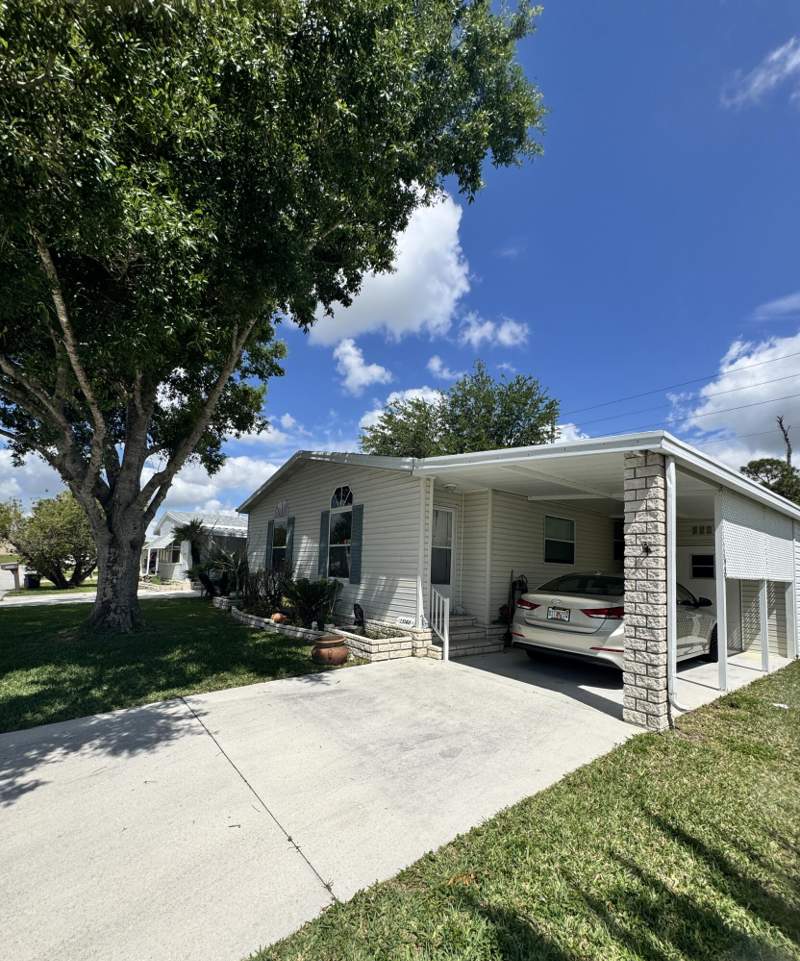 2 bedroom Mobile Home at 15146 Aguila Avenue, Spanish Lakes Fairways, Fort Pierce — photo 2