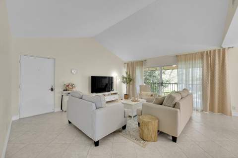 6245 Old Court Road #202, Boca Raton FL - photo 8 of 41