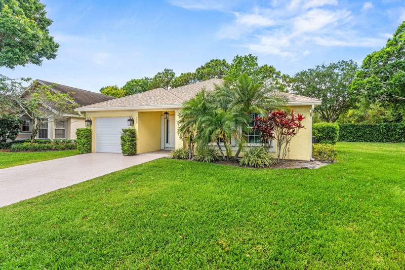 3 bedroom Single Family Residence at 226 Moccasin Trail, Indian Creek, Jupiter — photo 2