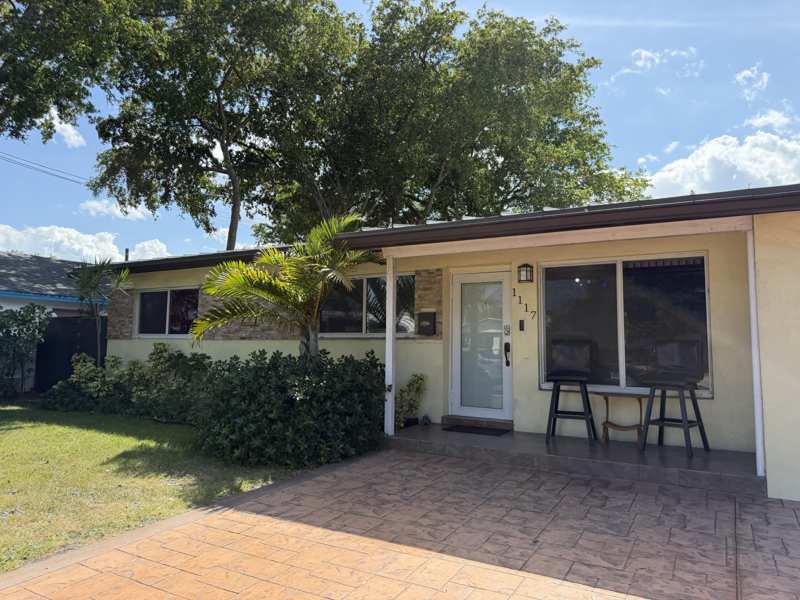 6 bedroom Single Family Residence at 1117 SW 22nd Avenue, Brendale Heights, Fort Lauderdale — photo 1