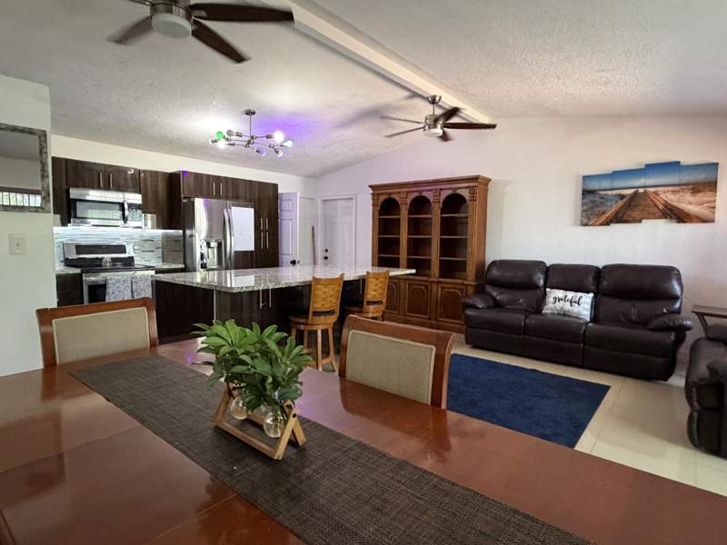 6 bedroom Single Family Residence at 1117 SW 22nd Avenue, Brendale Heights, Fort Lauderdale — photo 3