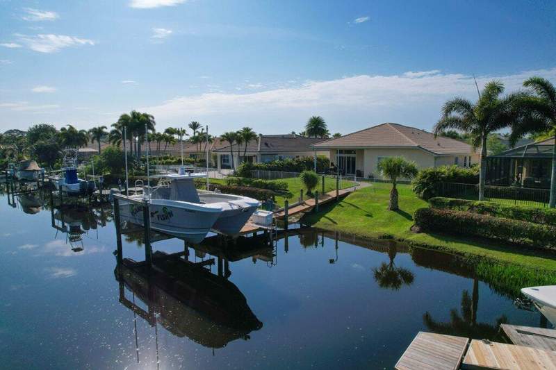 4 bedroom Single Family Residence at 479 SW Lost River Road, Lost River Manors, Stuart — photo 2