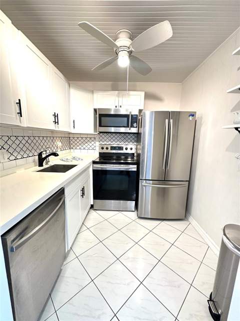 131 Oakridge J, Deerfield Beach FL - photo 7 of 60
