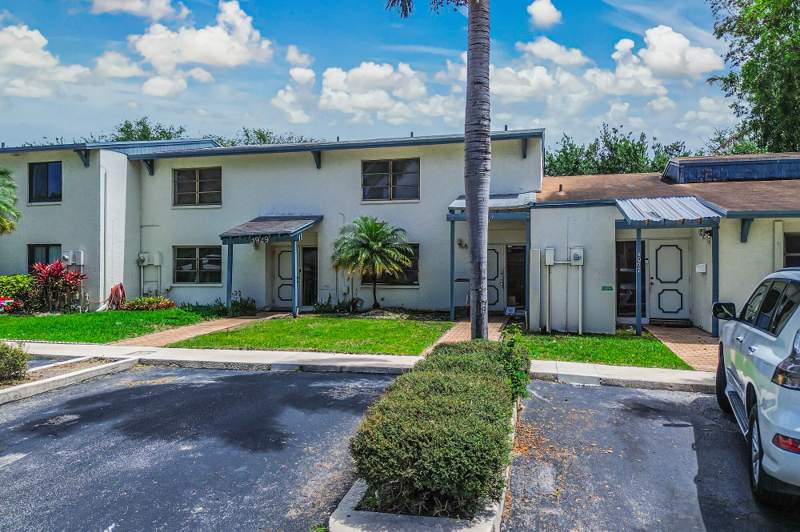 3 bedroom Condominium at 4003 W Woodscape Drive #2-k, Woodscape Townhomes, Miramar — photo 2