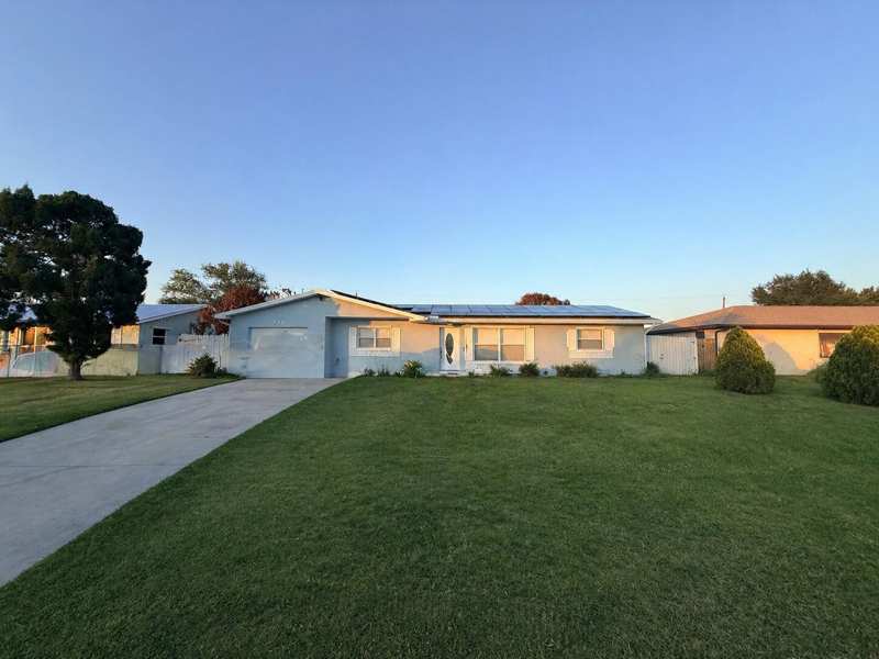 3 bedroom Single Family Residence at 435 SE Asbury Lane, Port St Lucie Section 6, Port St. Lucie — photo 1