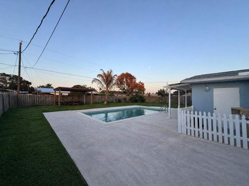3 bedroom Single Family Residence at 435 SE Asbury Lane, Port St Lucie Section 6, Port St. Lucie — photo 2