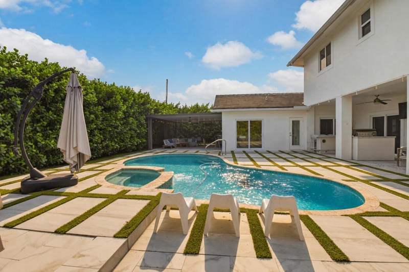 5 bedroom Single Family Residence at 1044 NW 6th Drive, Lake Floresta Park, Boca Raton — photo 3