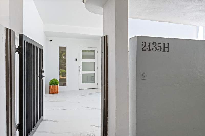 3 bedroom Townhouse at 2435 Presidential Way #H, Parliament Golf Villas Condo, West Palm Beach — photo 2