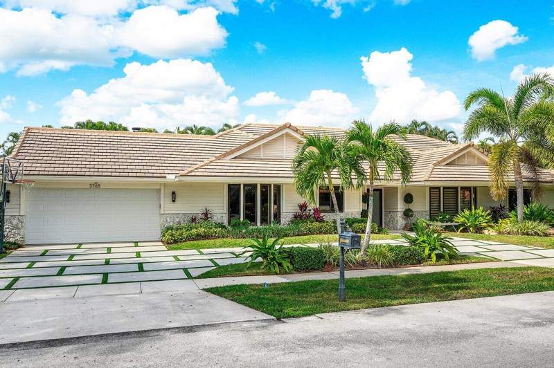6 bedroom Single Family Residence at 3765 Kings Way, Woodfield Hunt Club, Boca Raton — photo 3