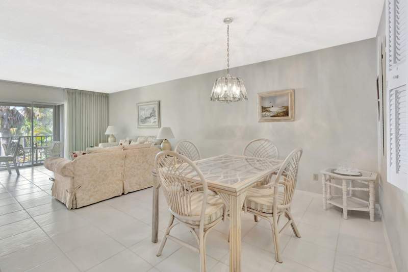 2 bedroom Condominium at 1600 SE Saint Lucie Boulevard #211, Banyan House Condo, Stuart — photo 4