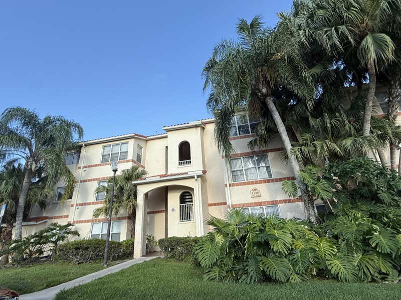 2 bedroom Condominium at 3390 N Pinewalk Drive #1012, Coral Key Condo, Margate — photo 1