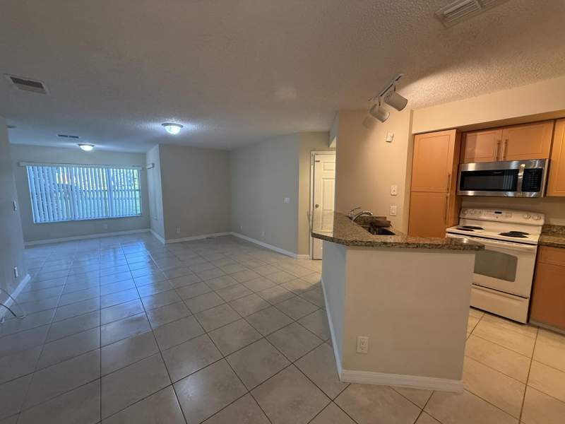 2 bedroom Condominium at 3390 N Pinewalk Drive #1012, Coral Key Condo, Margate — photo 3