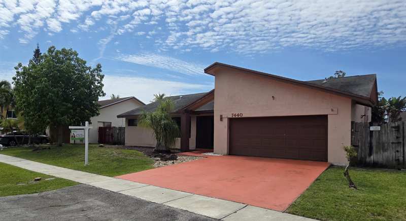 3 bedroom Single Family Residence at 7440 NW 42nd Court, Boulevard North, Lauderhill — photo 1