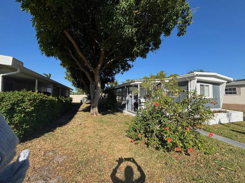 3 bedroom Mobile Home at 6931 NW 45th Terrace, Deerfield Lake, Coconut Creek — photo 5