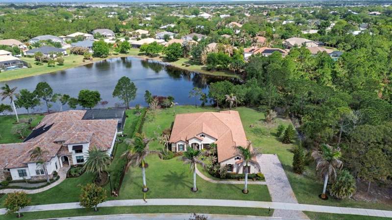 4 bedroom Single Family Residence at 774 SW Winston Avenue, Sand Trail (Aka Copperleaf), Palm City — photo 2