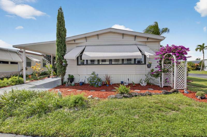 2 bedroom Manufactured Home at 50012 Hacha, JAMAICA BAY MOBILE HOME CO OP, Boynton Beach — photo 2