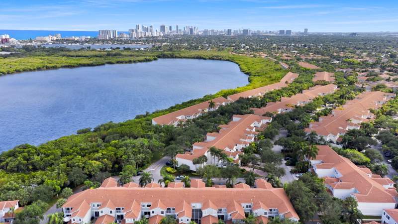 2 bedroom Townhouse at 931 Lemonwood Court, West Lake Village , Hollywood — photo 3