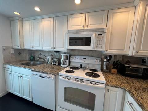 333 NE 21st Avenue #318, Deerfield Beach FL - photo 6 of 41