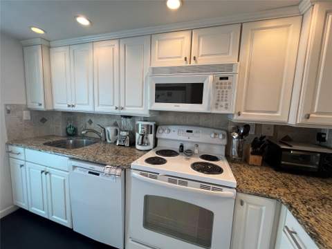 333 NE 21st Avenue #318, Deerfield Beach FL - photo 8 of 41