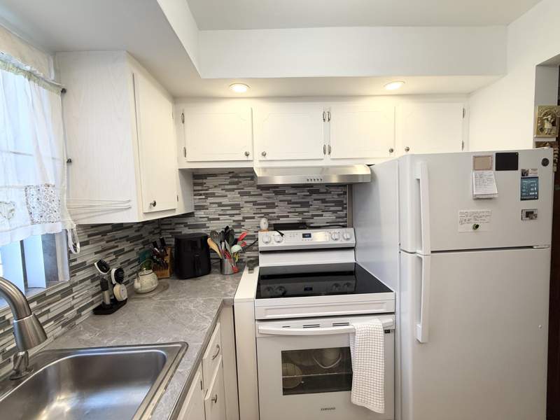 1 bedroom Condominium at 228 Canterbury J, Century Village, West Palm Beach — photo 2