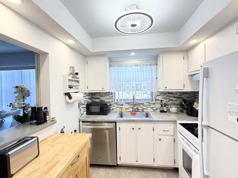 1 bedroom Condominium at 228 Canterbury J, Century Village, West Palm Beach — photo 1