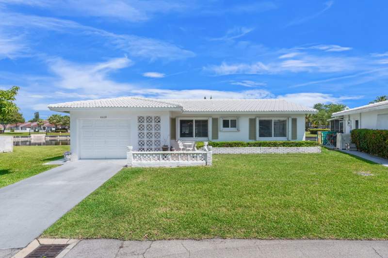 2 bedroom Single Family Residence at 8609 NW 59th Place, Mainlands Of Tamarac Lakes, Tamarac — photo 2
