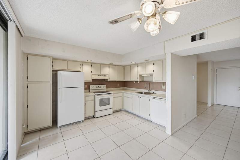 2 bedroom Condominium at 5370 Las Verdes Circle #219, Cypress Condo, Delray Beach — photo 3
