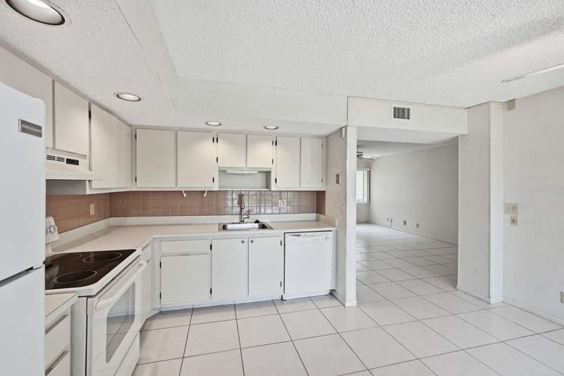 2 bedroom Condominium at 5370 Las Verdes Circle #219, Cypress Condo, Delray Beach — photo 4