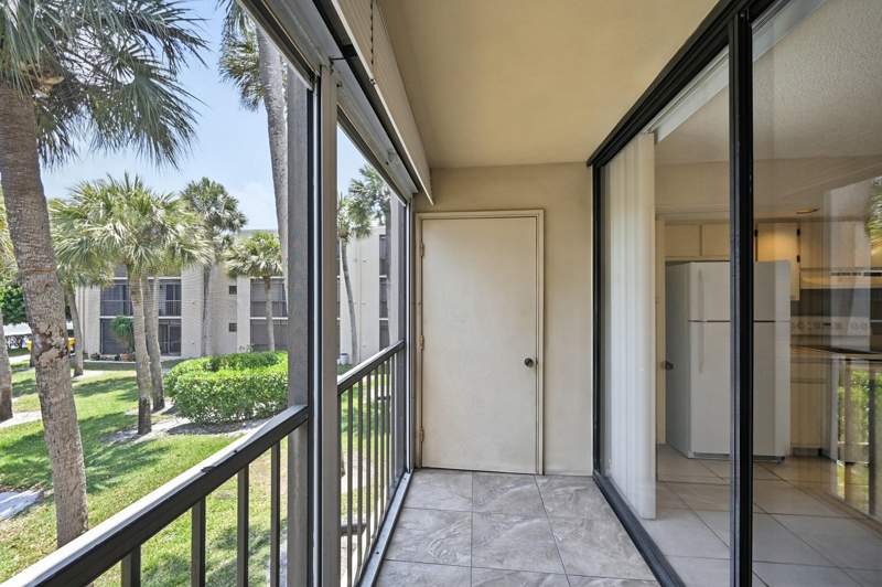 2 bedroom Condominium at 5370 Las Verdes Circle #219, Cypress Condo, Delray Beach — photo 2