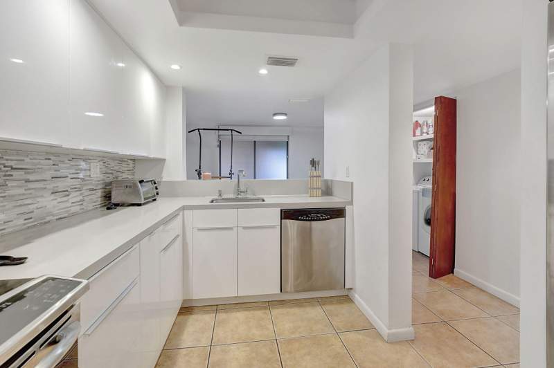 2 bedroom Condominium at 141 SW 96th Terrace #302, Fountains Of Jacaranda Condo II, Plantation — photo 3