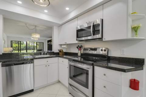 5121 Oak Hill Lane #412, Delray Beach FL - photo 8 of 34