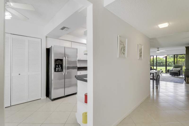 2 bedroom Condominium at 5121 Oak Hill Lane #412, Boca Delray I-Iii Condo S Filed In Or3857P483,4, Delray Beach — photo 3