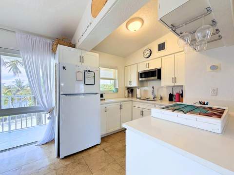 1043 Hillsboro Mile Hillsboro Mile #19c, Hillsboro Beach FL - photo 10 of 15
