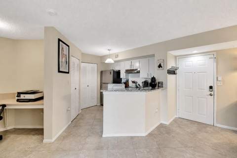 1000 Scotia Drive #204, Hypoluxo FL - photo 8 of 32