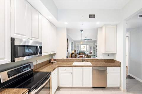 18 W Harbour Isle Drive #102, Fort Pierce FL - photo 11 of 31