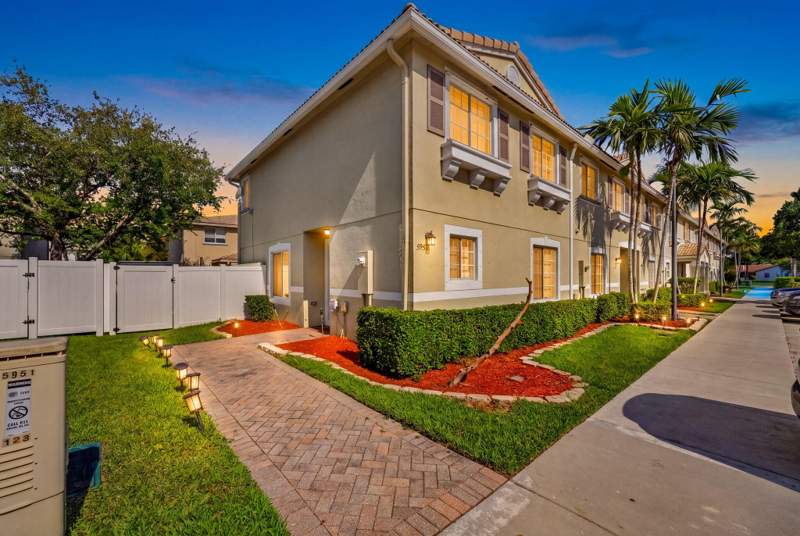 3 bedroom Townhouse at 5951 Manchester Way, Lyons Industrial Park, Tamarac — photo 2