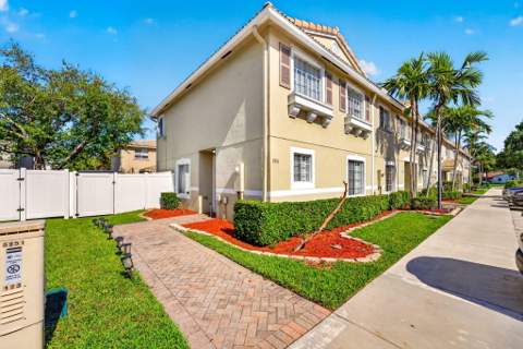 5951 Manchester Way, Tamarac FL - photo 18 of 42