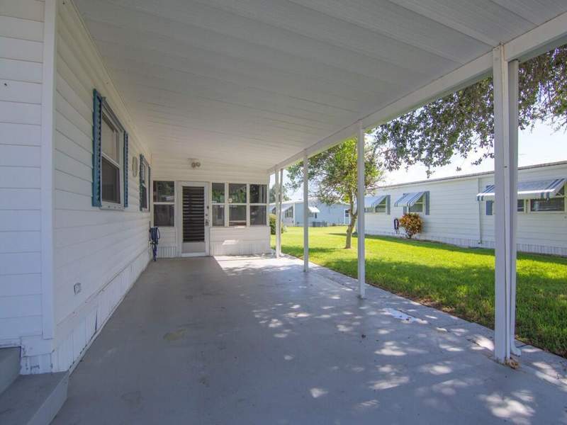 2 bedroom Manufactured Home at 264 NE Cameo Way, Pinelake Village, Jensen Beach — photo 3