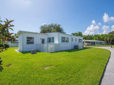 264 NE Cameo Way, Jensen Beach FL - photo 7 of 34