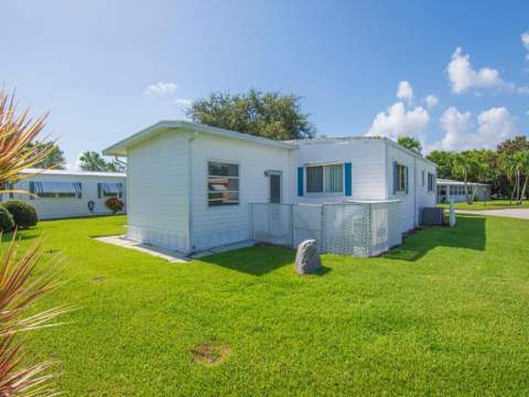 264 NE Cameo Way, Jensen Beach FL - photo 8 of 34