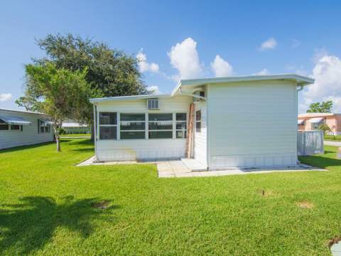 264 NE Cameo Way, Jensen Beach FL - photo 9 of 34